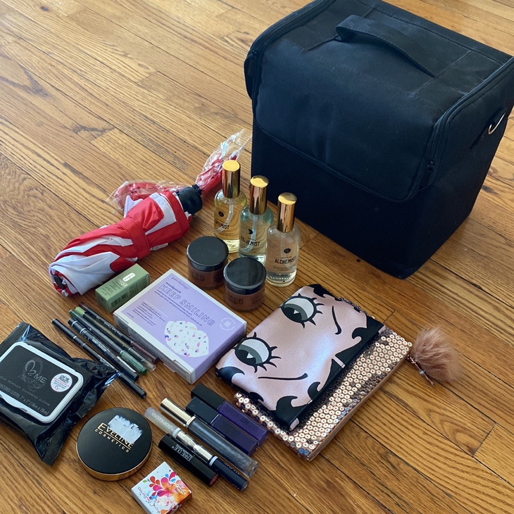 Makeup and skincare bundle with professional makeup bag / makeup kit